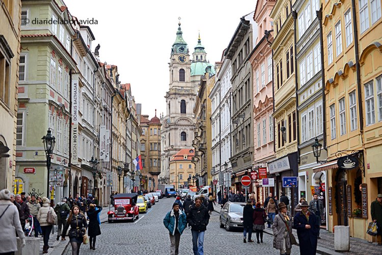 Accedim al barri de Malá Strana per Mostecká