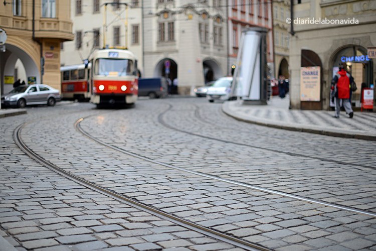 Tranvies a la Plaça Malostranské náměstí