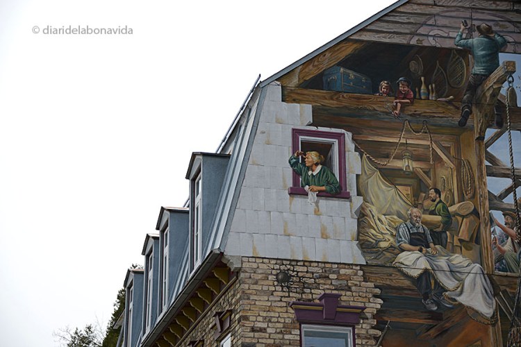 Mural del carrer a una de les façanes