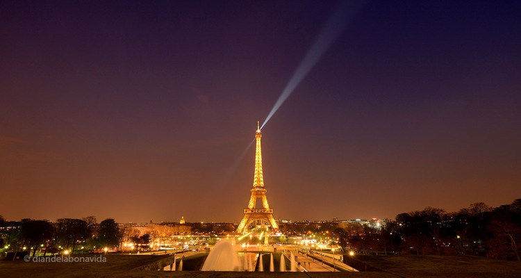 paris eiffel light