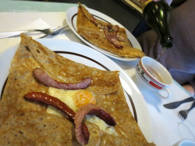 Un parell de bones crepes, acompanyades de sidra, per agafar forces