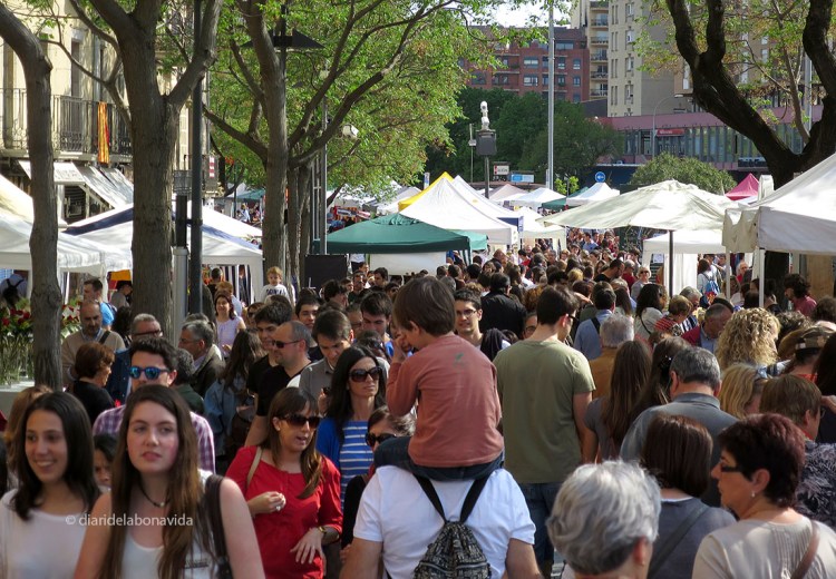 La Rambla de Girona és plena de gent