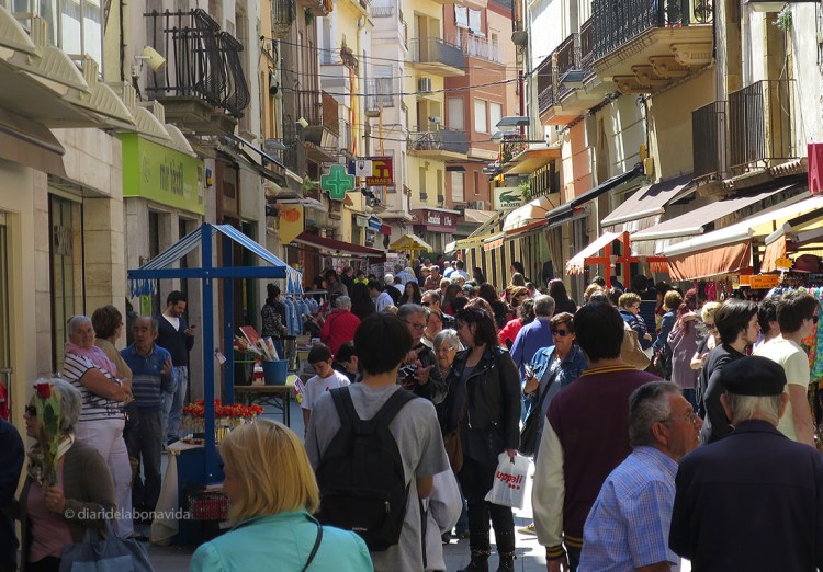 El carrer major de Palamós acull les parades