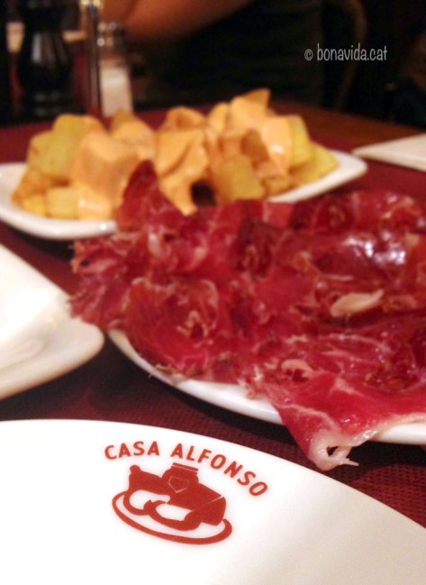 Pernil del bo i patates braves