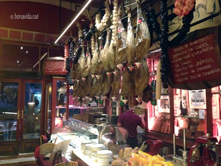 Els pernils reben als visitants