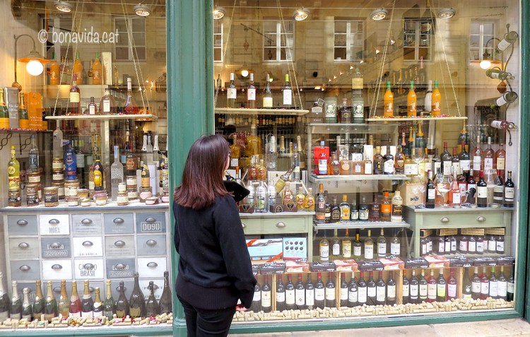 Burdeos és terra de vins, i abans de marxar de la ciutat comprem alguns