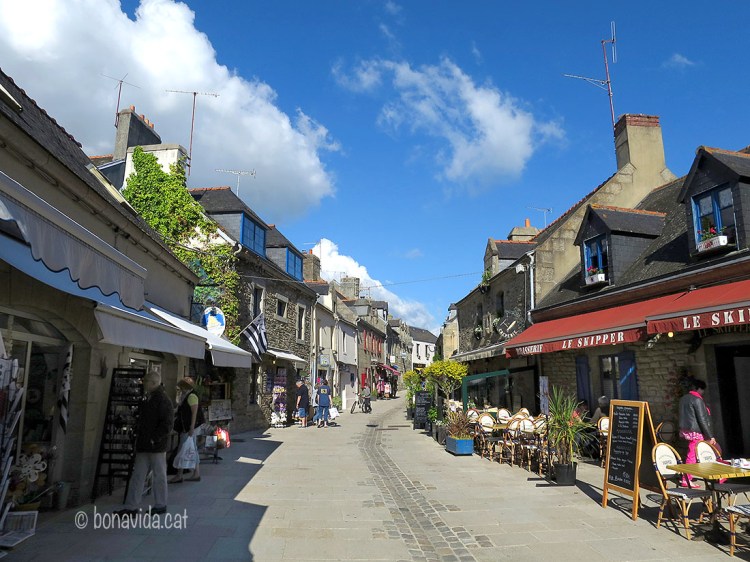 La Rue Vauban és el carrer principal de la Ville Close a Concarneau
