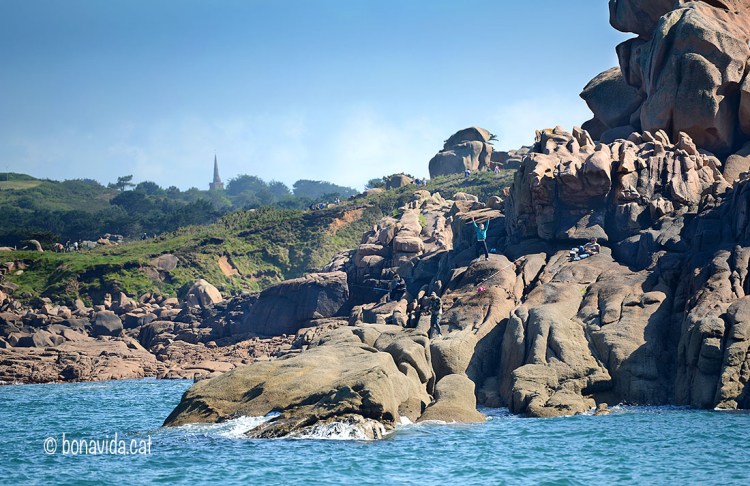Banyistes, pescadors, excursionistes... tothom gaudeix de la zona
