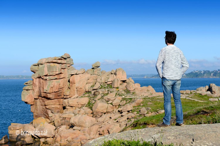 El temps ens passa rapidíssim mentres voltem per la Côte de granit rose