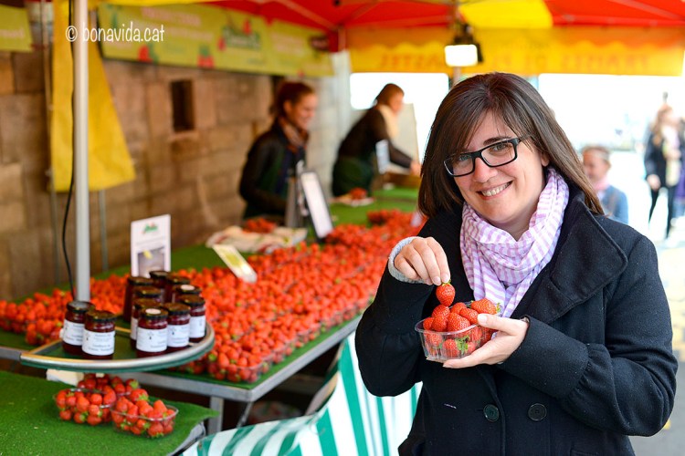 No ens podem resistir a tastar les boníssimes maduixes de Plougastel