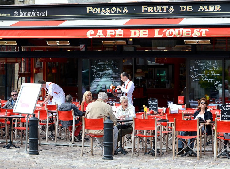 Existeix una gran diferència entre les cafeteries turístiques de les grans ciutats...
