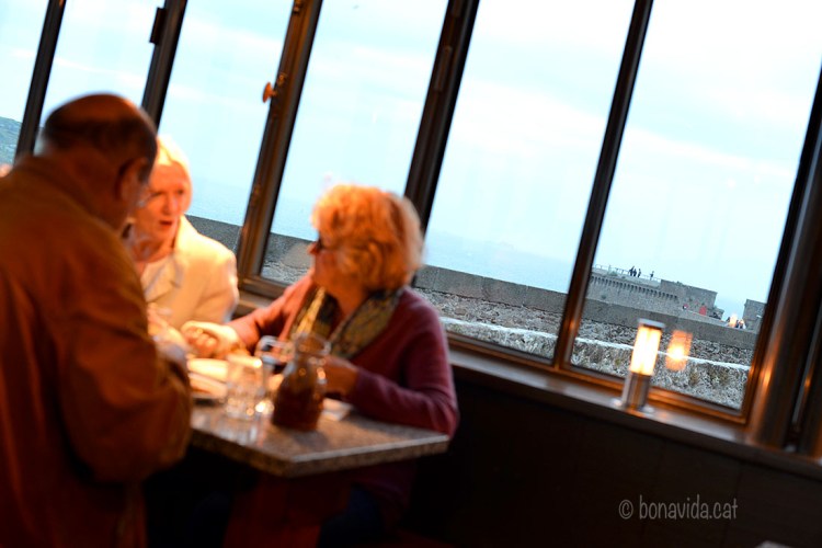 Sopem amb vistes a les muralles de St-Malo