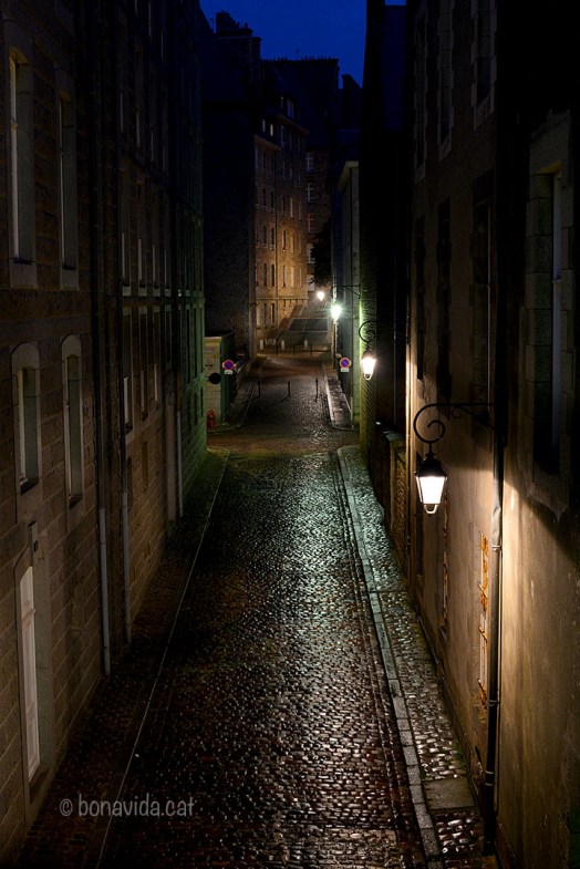 Els carrerons de la ciutat són ben tranquils a aquestes hores