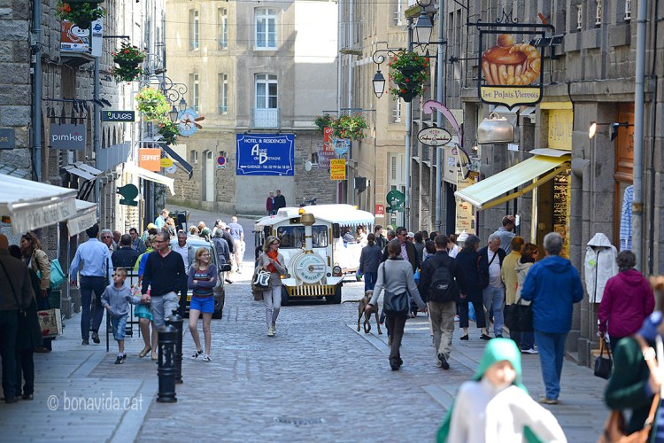 Restaurants, botigues i turistes a Saint-Malo