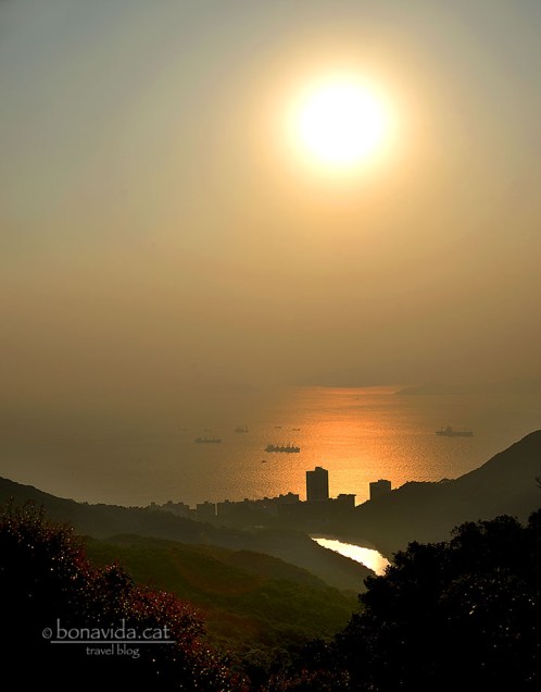 I a la part posterior s'obté una magnífica posta de sol