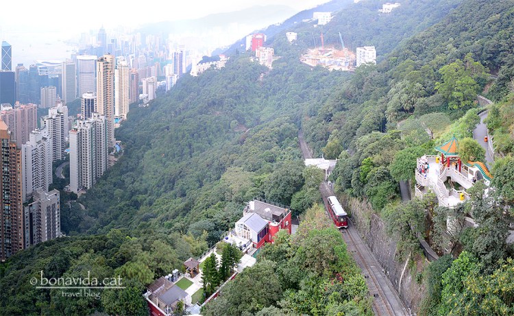 El funicular és la manera més popular de pujar a The Peak