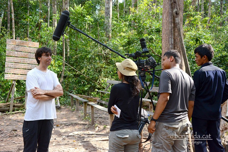 La Televisió Indonèsia està fent un reportatge, i ens entrevista!