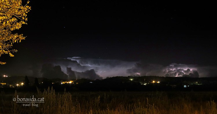 A la llunyania, ja s'intuïa tot un espectacle!