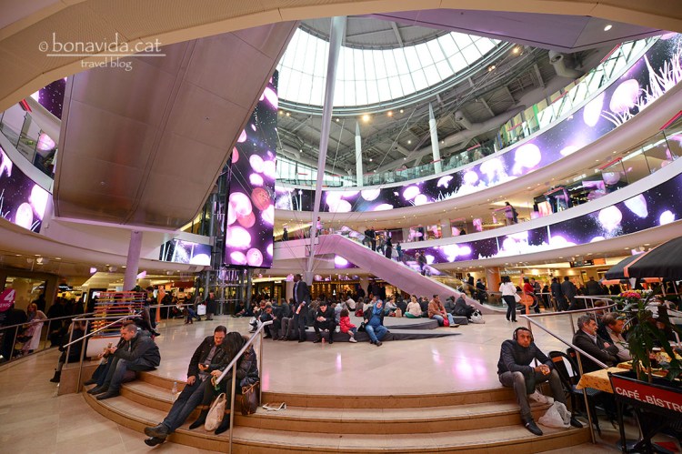 El Centre Comercial és enorme