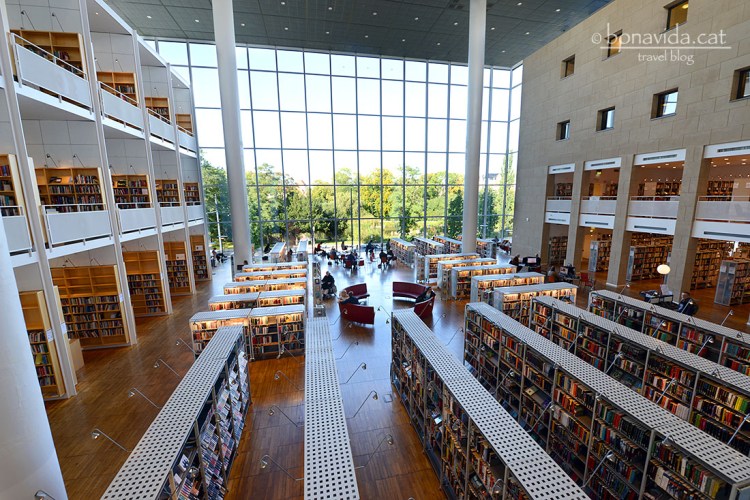 La biblioteca de Malmö, una de les més maques que hem vist mai...