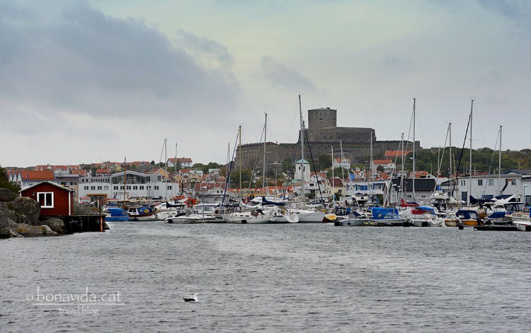 Al poble de Marstrand, només es pot accedir per ferri
