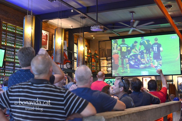 Avui juguen Austràlia contra Nova Zelanda a rugbi. Màxima rivalitat, i pubs plens!