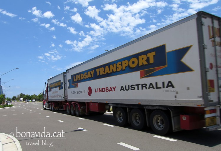 Els super camions circulen a tota llet per les carreteres. Cal anar amb compte!