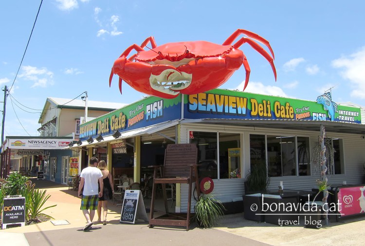 Els establiments s'anuncien de totes les formes i colors