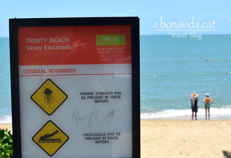 A la majoria de platges és aconsellable banyar-se només a la zona de seguretat. Avisats quedem de cocodrils i meduses...