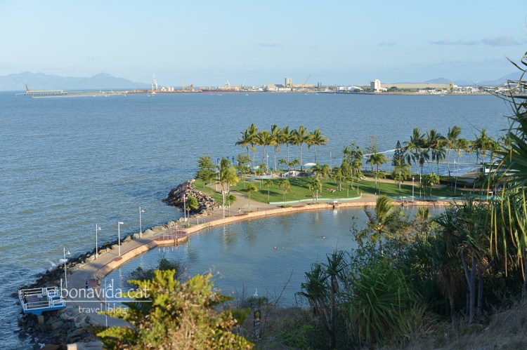Ben curiós. Davant de moltes platges, els australians construeixen les piscines