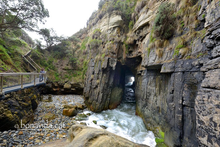 australia remarkable caves cris