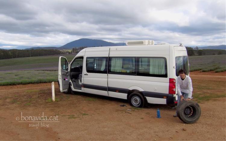 Canviant la maleida roda!