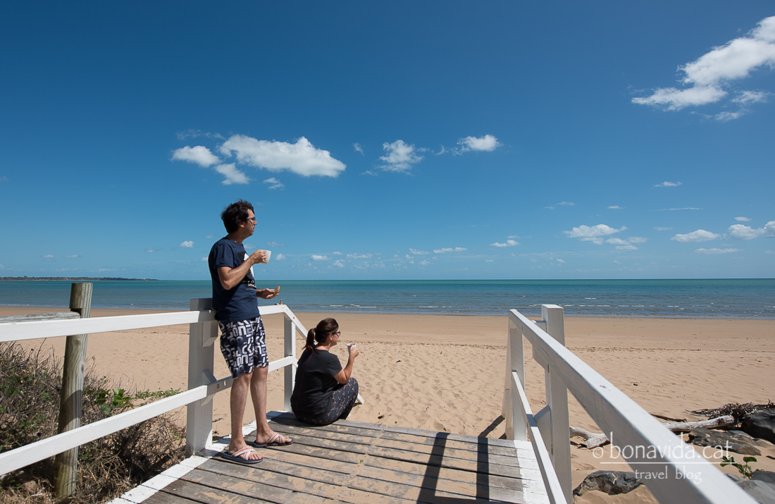 Llevar-se i esmorzar a la platja. Quin luxe!