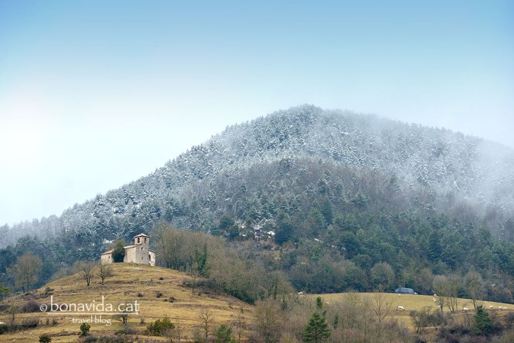 A mida que anem pujant cap al Ripollès, comencem a veure els primers indicis de nevada