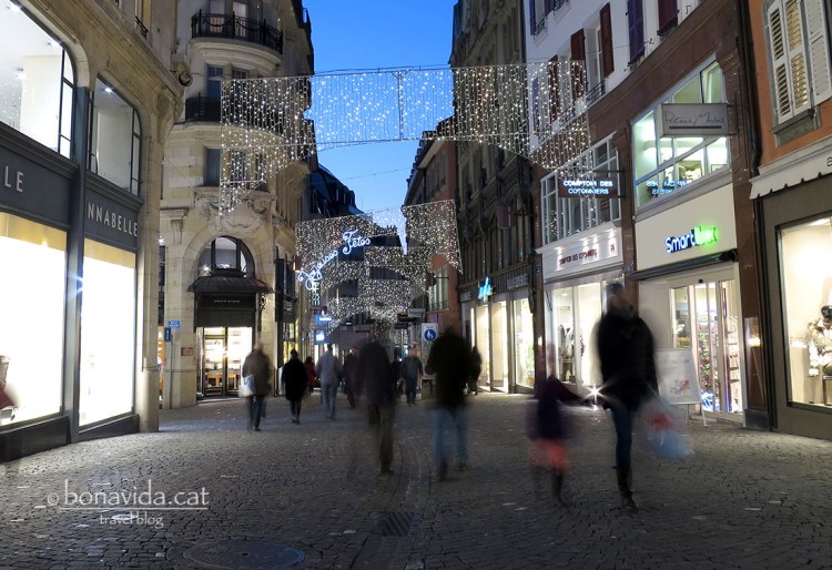 La Rue de Bourg és el principal carrer comercial de Lausanne