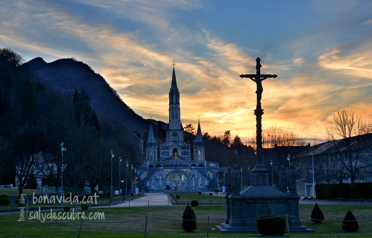 Santuari de Lourdes al capvespre