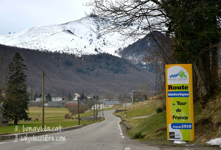 A l'inic de la carretera, ja ens indiquen perquè s'ha fet tan popular aquesta ascensió