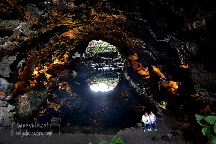 Descansant a la meravellosa cova natural de Jameos del Agua