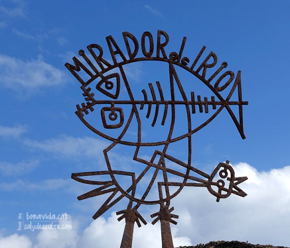 Escultura a l'entrada del Mirador