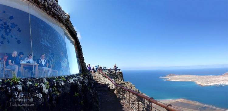 El mirador disposa d'un restaurant