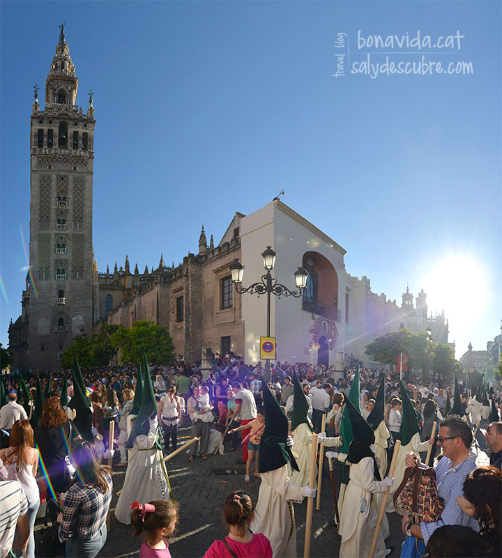 Un dels Pasos sota la Giralda