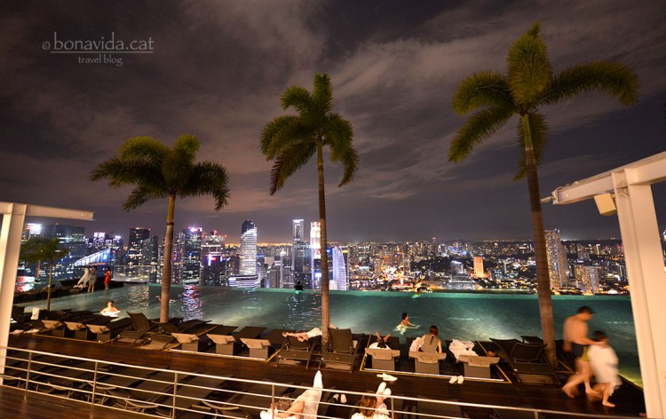 La piscina està oberta fins les 23h de la nit
