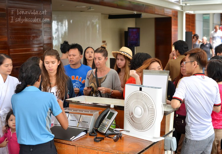 Per accedir a la piscina s'ha de mostrar la targeta de client