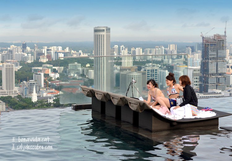 Tothom vol fer-se una foto a la piscina