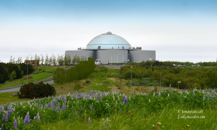 Els dipòsits Perlan són un bon punt des d'on admirar la ciutat