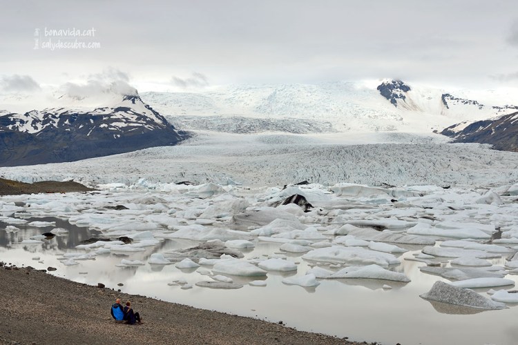El llac Fjallsárlón és molt menys conegut que el seu cosí gran