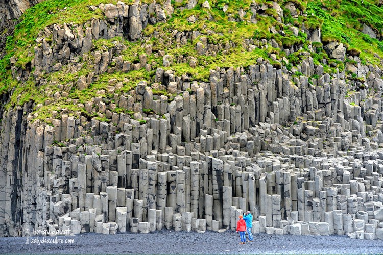 Les grans roques de basalt semblen un enorme orgue
