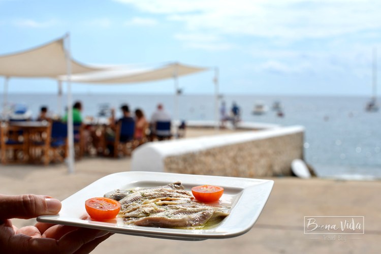 Aperitiu davant el mar. Restaurant Papua