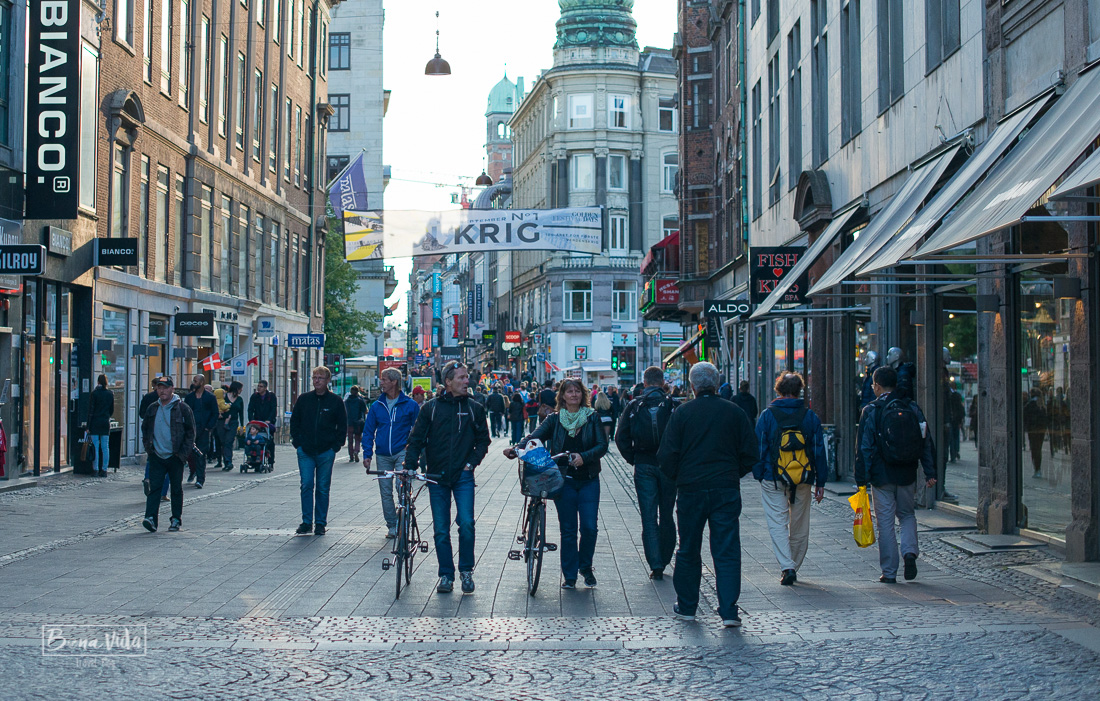 Nygade Street és un dels principals carrers comercials